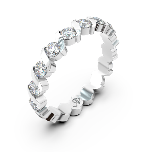 Side view of the Onda Lucente Grande diamond ring in 18k white gold by Rocco Pagliara