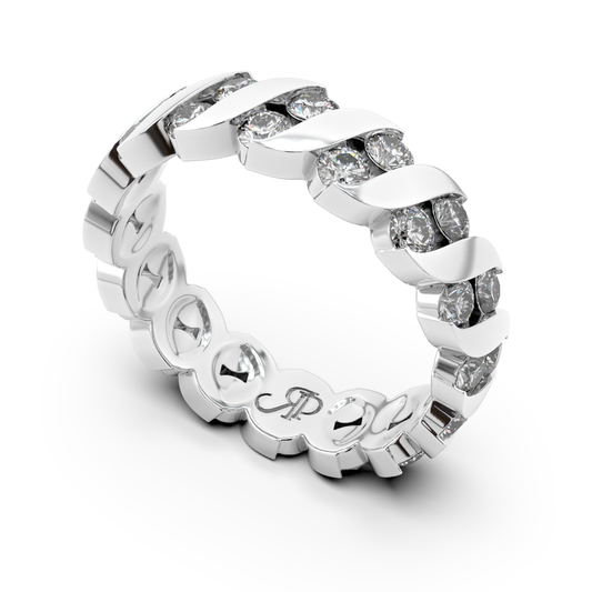 Side view of the Onda Lucente Grande diamond ring in white gold by Rocco Pagliara