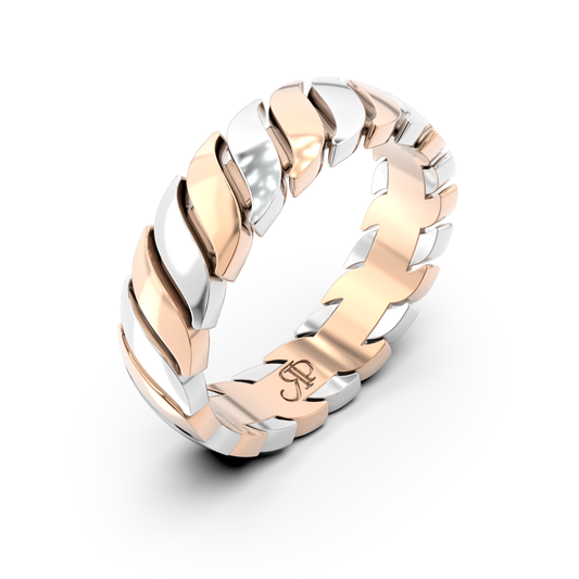 Side view of the Onda Pura bicolor gold ring by Rocco Pagliara