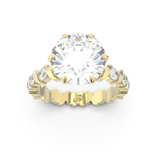 Top view of the Onda Lucente Grande diamond ring in yellow gold by Rocco Pagliara